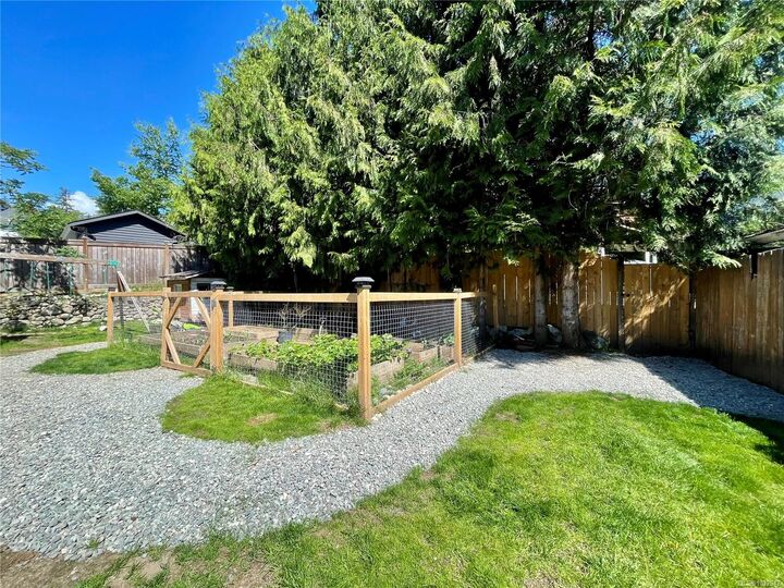 Property Photo:  413 Cedar Cres  BC V0P 1G0 
