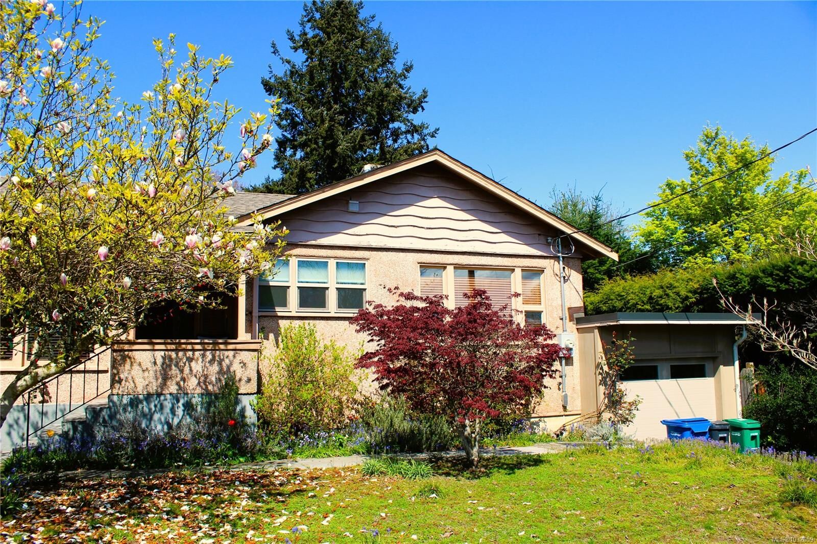 Property Photo:  172 Bryden St  BC V9S 1A6 