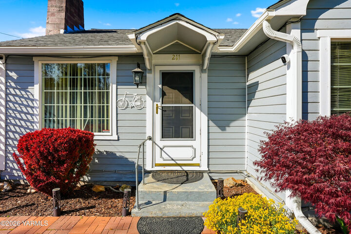 Property Photo:  211 E Second St  WA 98937 