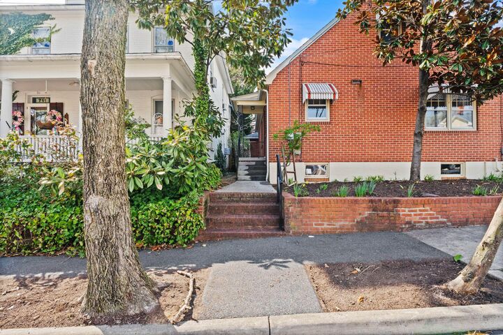 Property Photo: 31 E Germain Street VA 22601