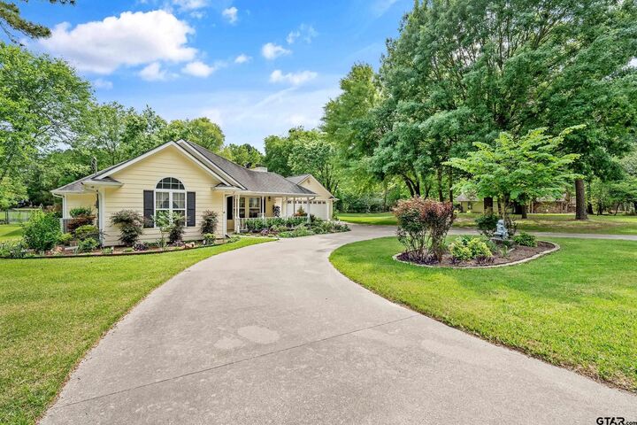 Property Photo:  608 Green Meadown Trail  TX 75765 