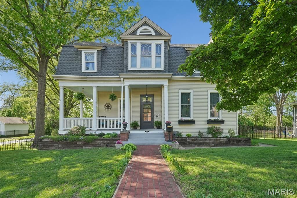 Property Photo:  33 S Laclede Station Road  MO 63119 