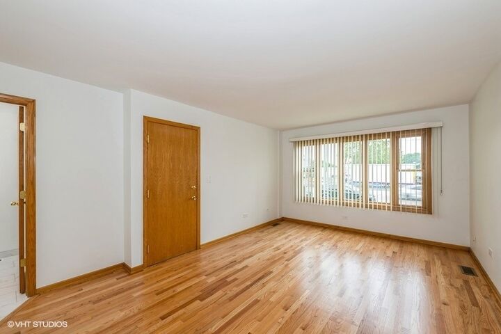 Property Photo:  8010 W Addison Street 1  IL 60634 