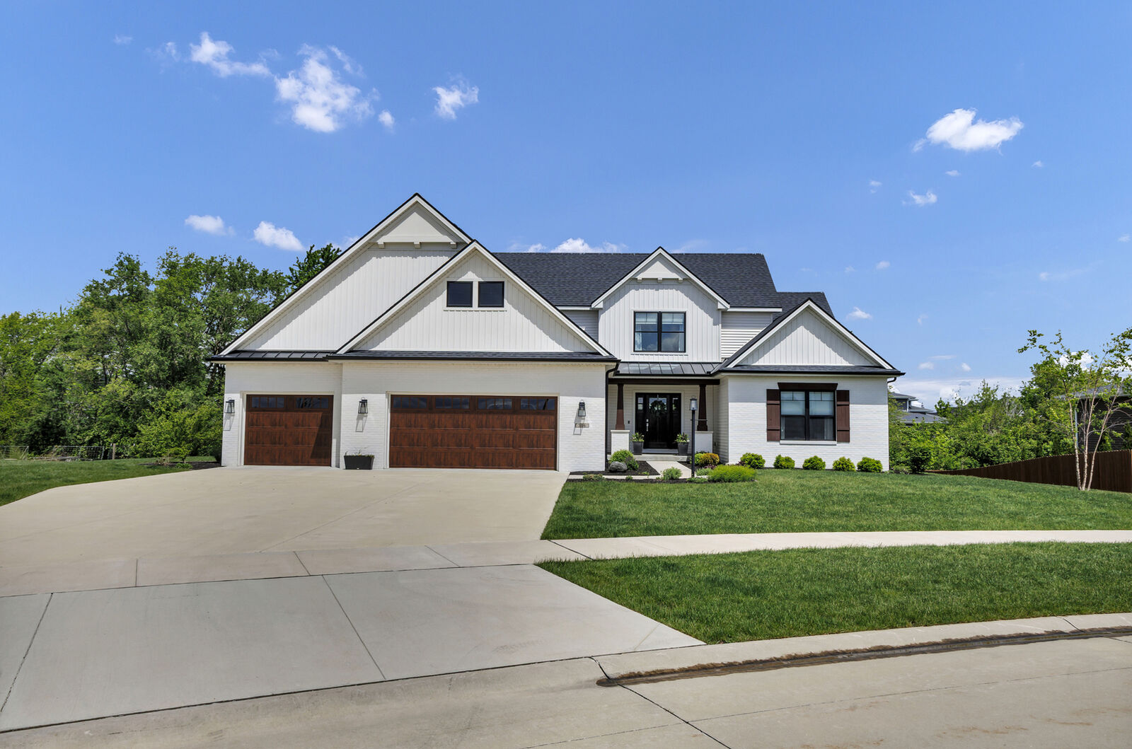 Property Photo:  506 Silver Lake Court  IL 61874 