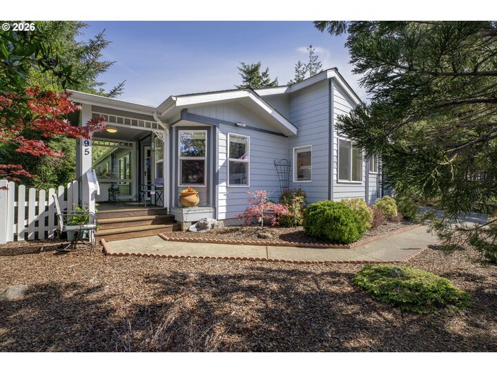 Property Photo:  495 Sherwood Loop  OR 97439 