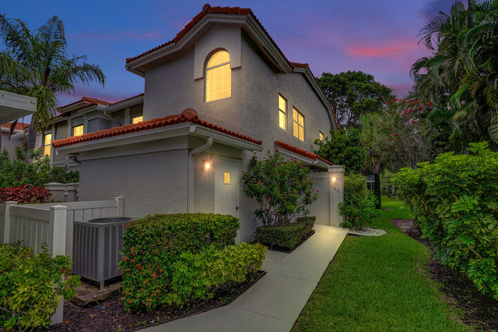 Property Photo:  7669 Springwater Place 202  FL 33437 
