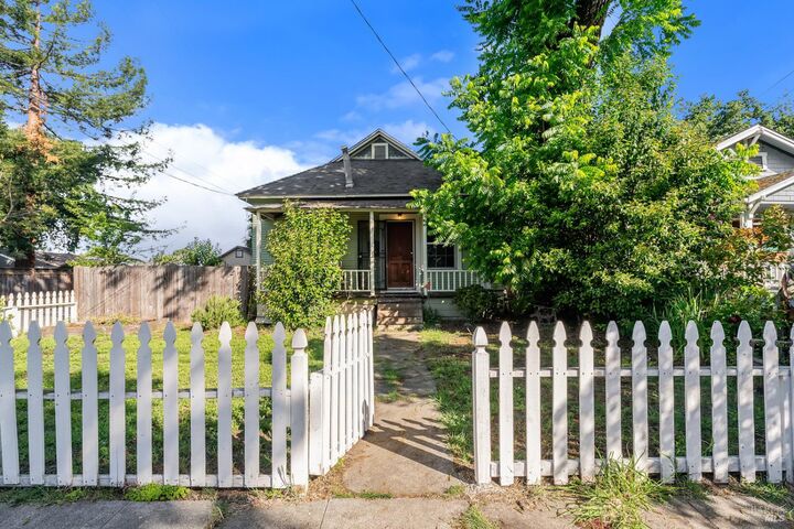 Property Photo:  227 Hewett Street  CA 95401 