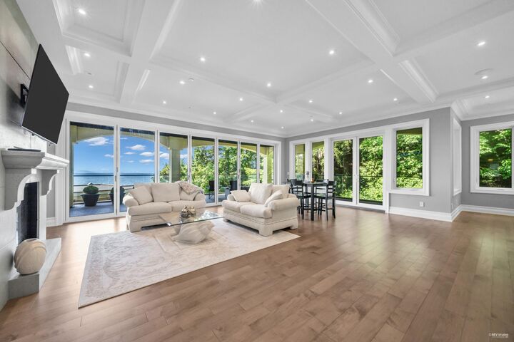 Property Photo:  1349 Anderson Street  BC V4B 3P4 