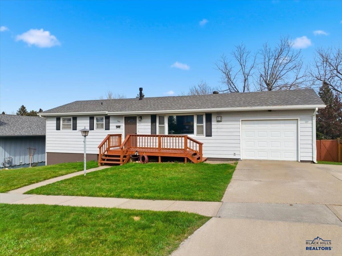 Property Photo:  1002 Sunset Dr  SD 57783 