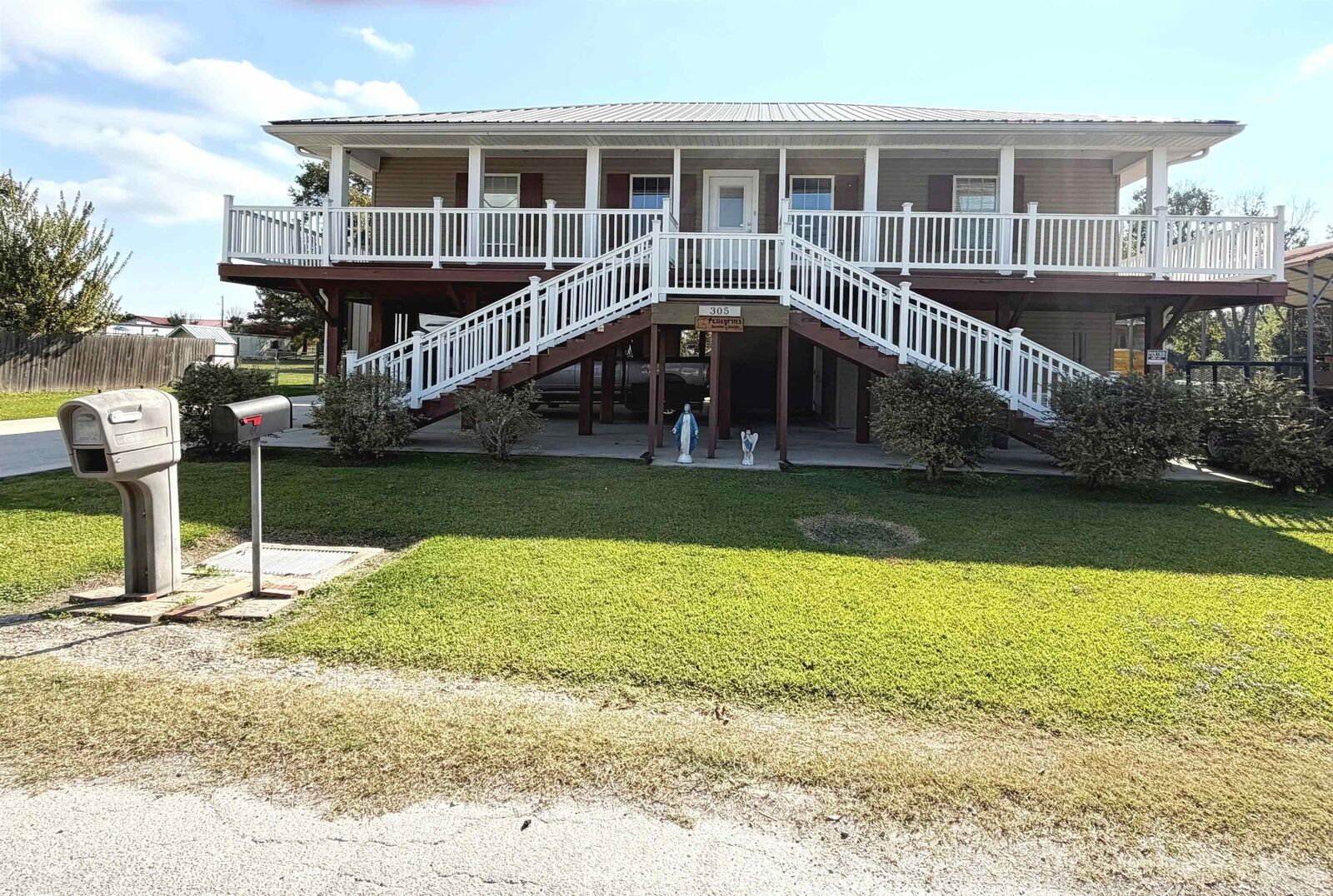 Property Photo:  305 Rj Drive  LA 70344 