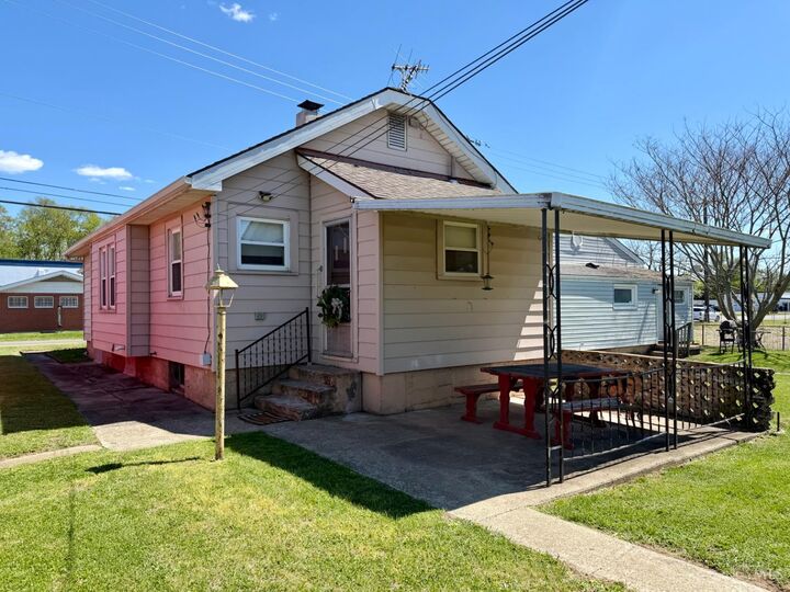 Property Photo:  107 S Riverside Drive  OH 45011 