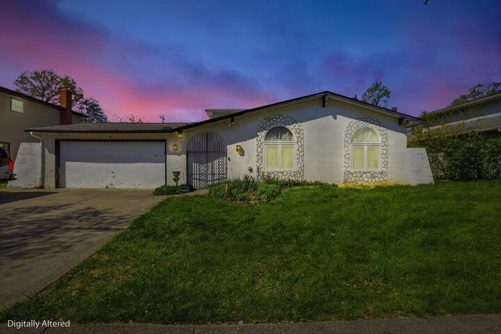 Property Photo:  2212 Blackoak Avenue  OH 43229 