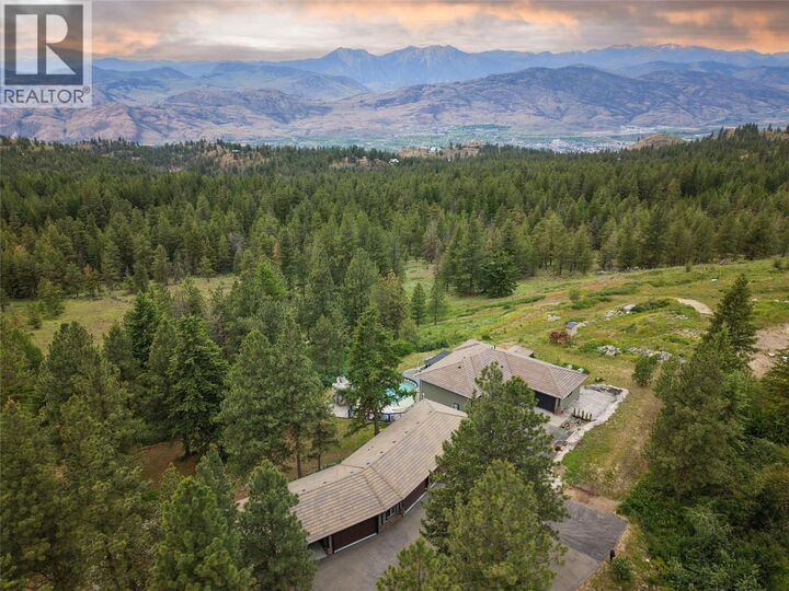 Property Photo: 1370 Bullmoose Way BC V0H 1V6