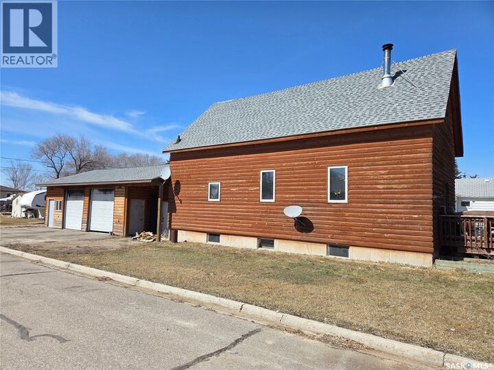 Property Photo:  214 W 1st Street  SK S0C 0B0 