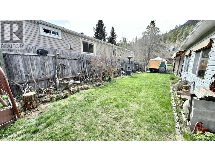 Property Photo: 670 Central Avenue BC V0H 1M0