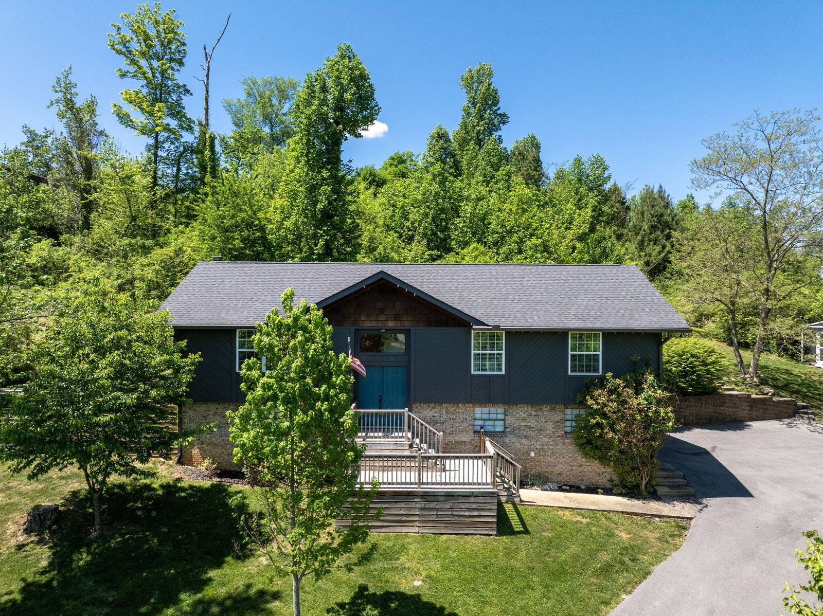 Property Photo:  2405 Hickory Ridge Drive  TN 37421 