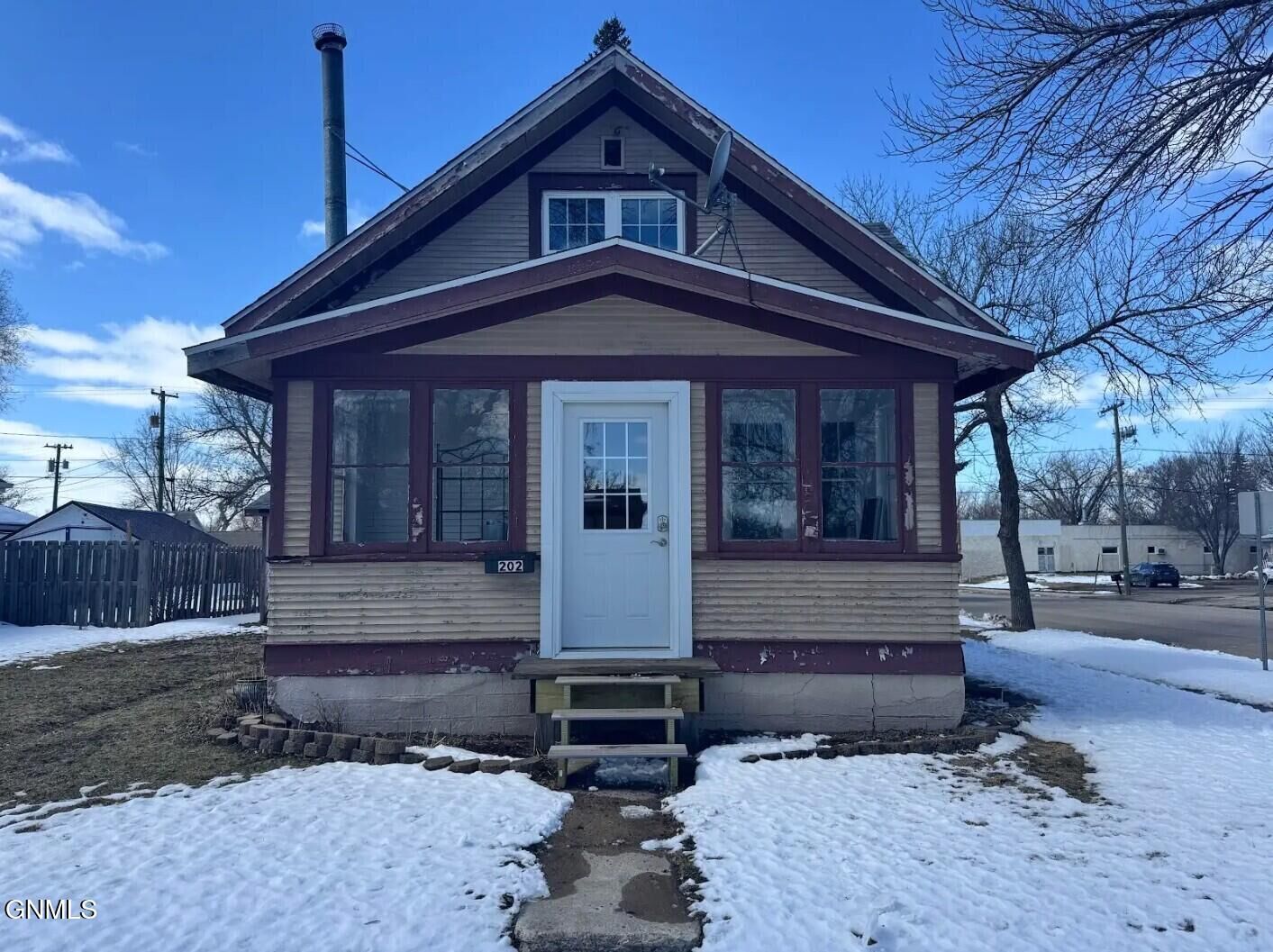 Property Photo: 202 4th Avenue SW ND 58401