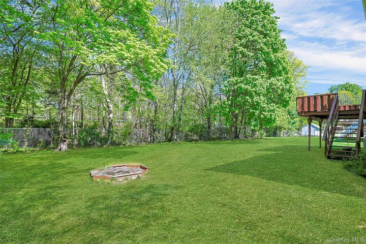 Property Photo:  48 Lake Nanuet Drive  NY 10954 