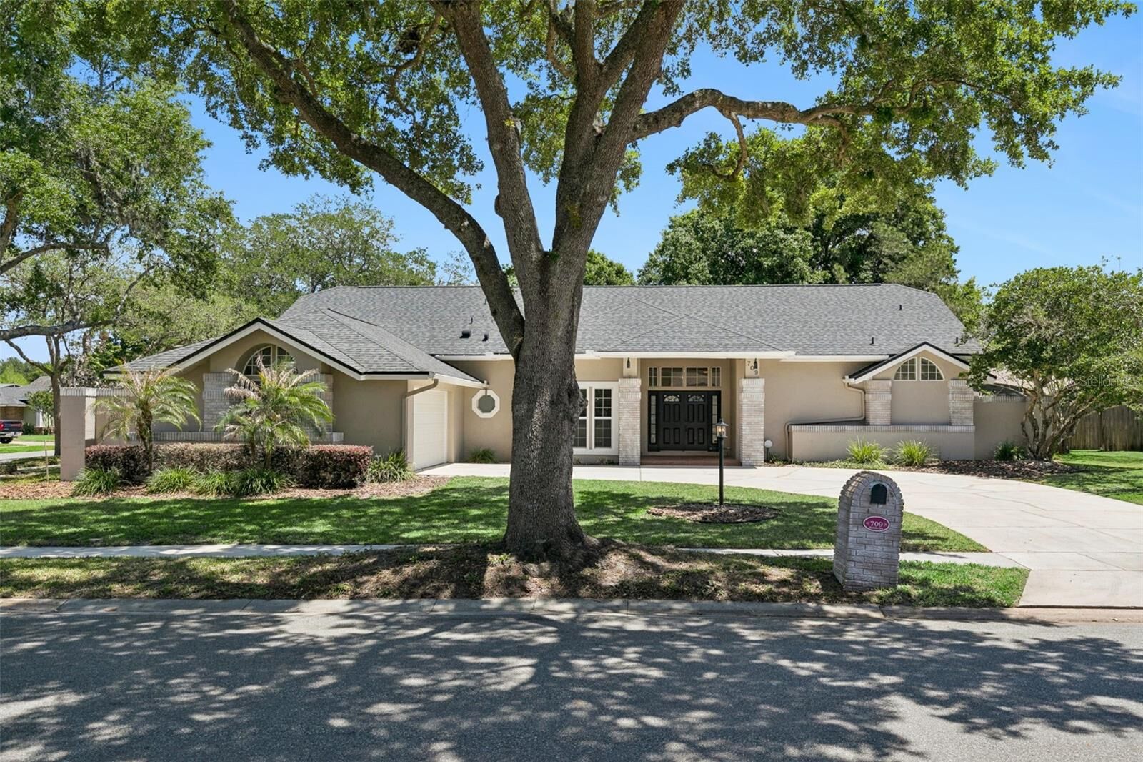 Property Photo:  709 Windwillow Circle  FL 32708 