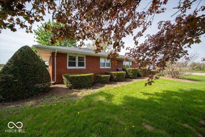 Property Photo:  5735 E 400 S  IN 46902 