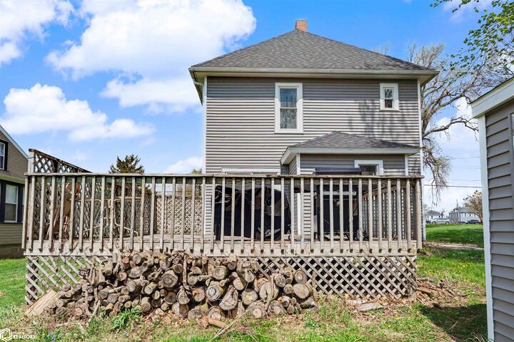 Property Photo:  328 8th Avenue  IA 50112 