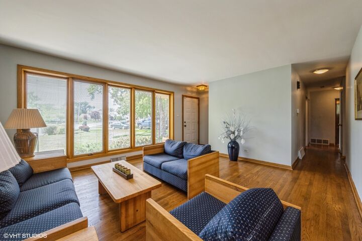 Property Photo:  2530 Donald Court  IL 60025 