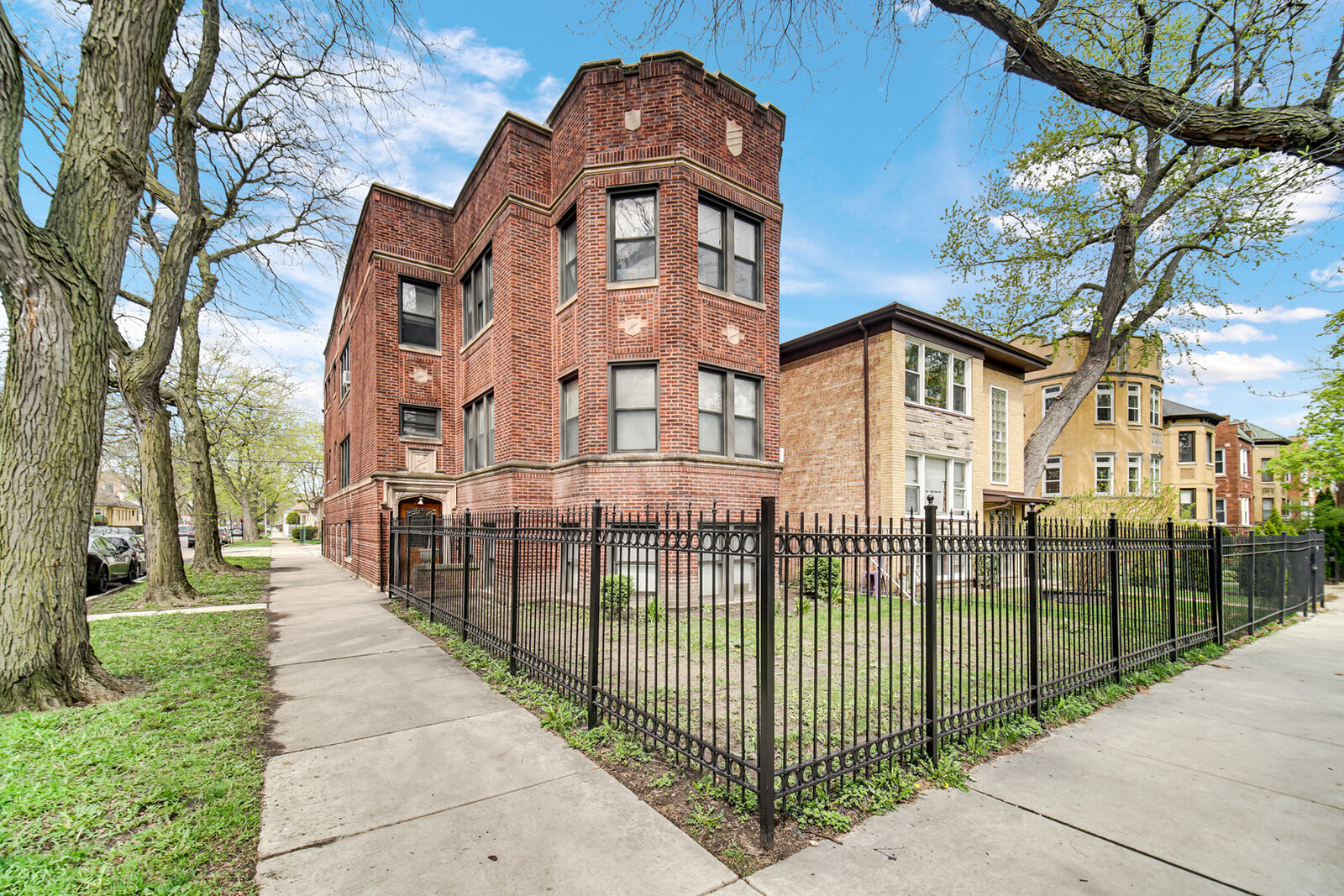 Property Photo:  5000 N Ridgeway Avenue  IL 60625 