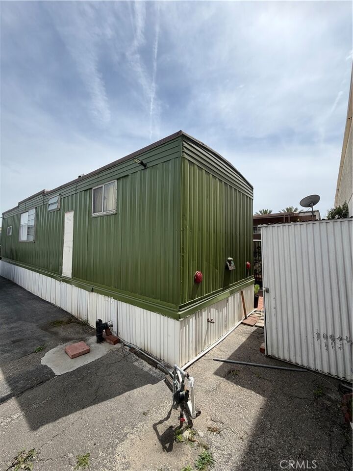 Property Photo:  437 W Carson St 55  CA 90745 