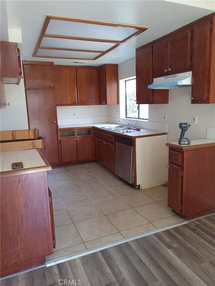 Property Photo:  134 Racquet Club  CA 90220 