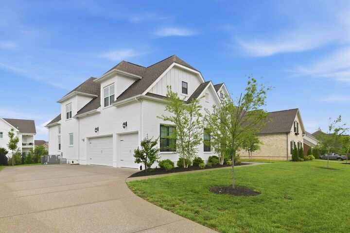 Property Photo:  6083 Kidman Ln  TN 37174 