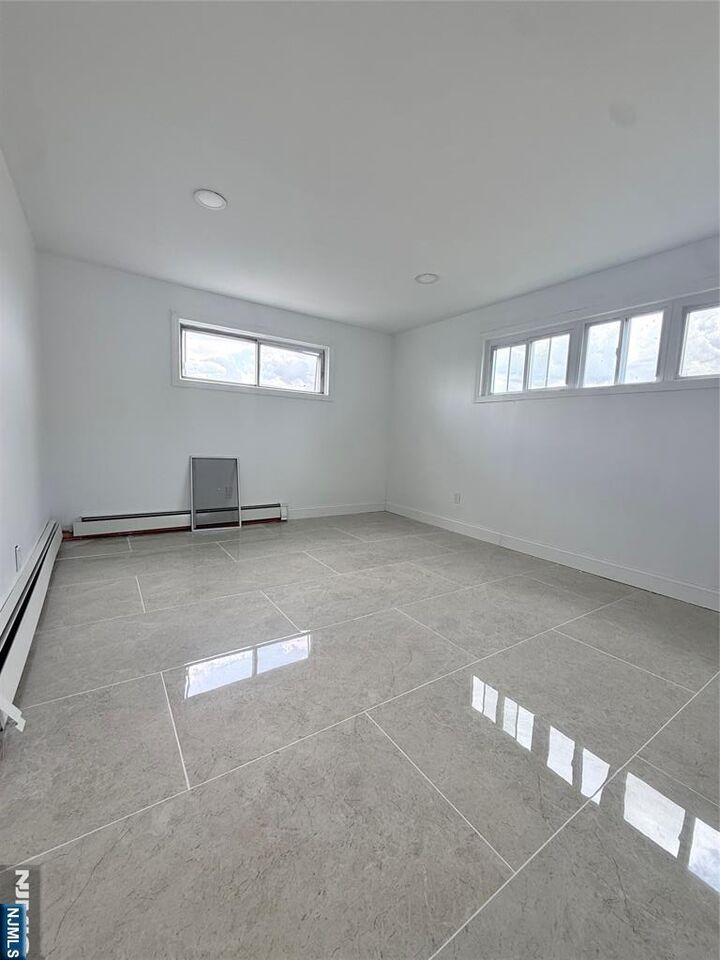 Property Photo:  104 Echo Place 2  NJ 07407 