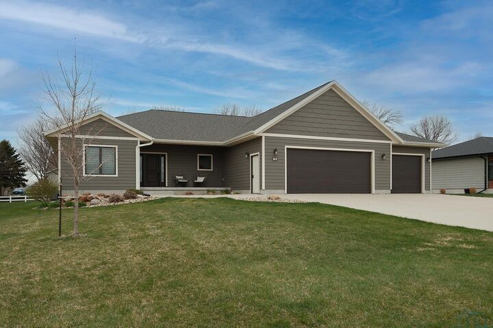 Property Photo:  935 8th Avenue SE  IA 51250 