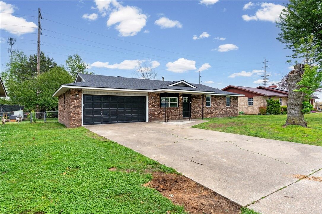 Property Photo:  903 White Road  AR 72762 