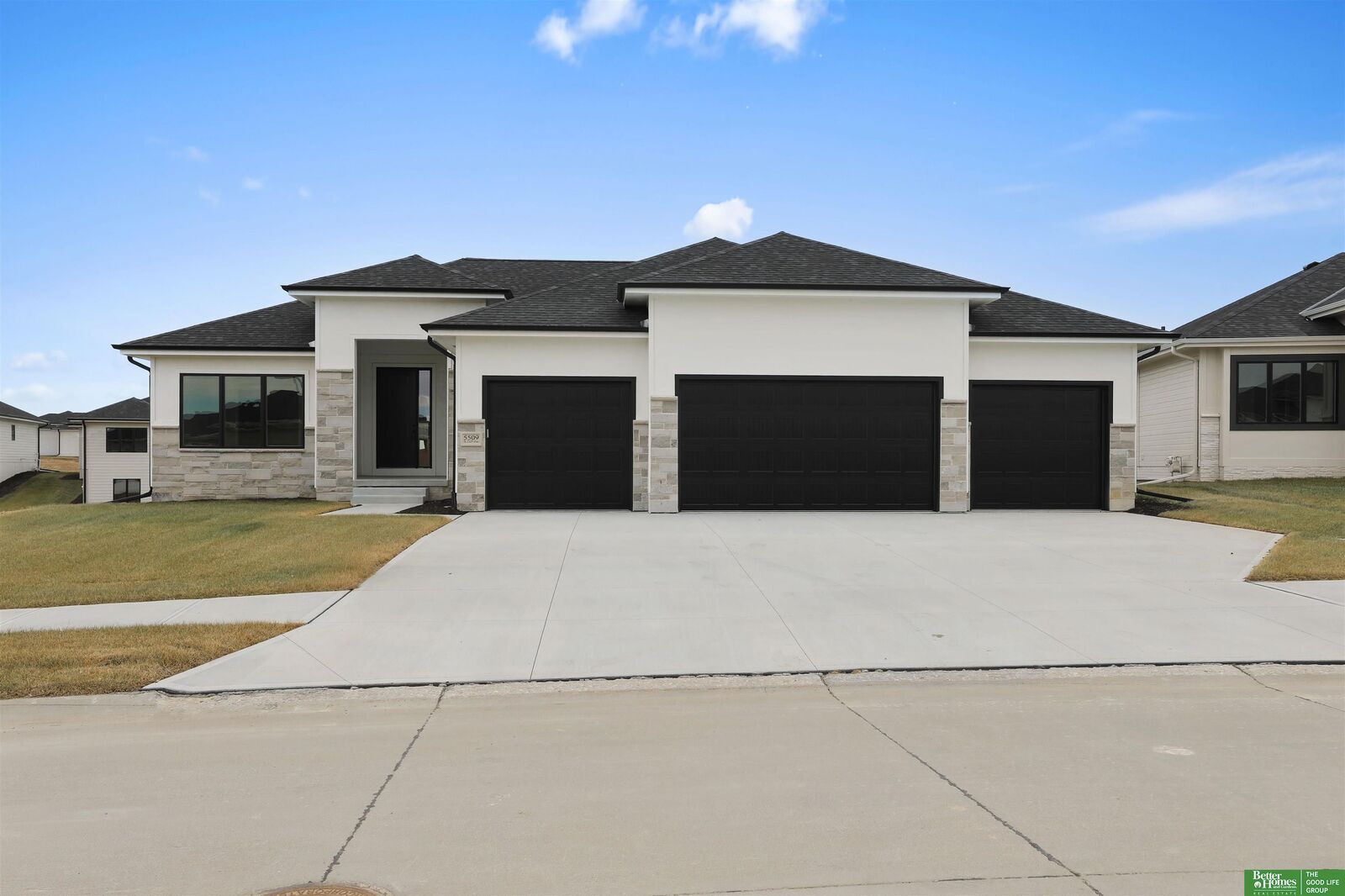 Property Photo:  5509 N 212th Avenue  NE 68022 