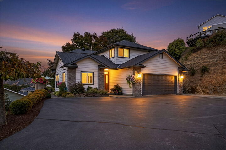 Property Photo: 2315 Robertson Crest OR 97527