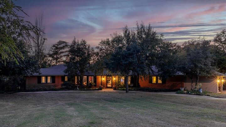 Property Photo:  9405 Silver Lake Drive  OK 73162 