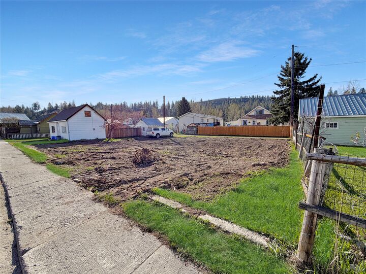 Property Photo: 360 Burton Avenue BC V0X 1W0