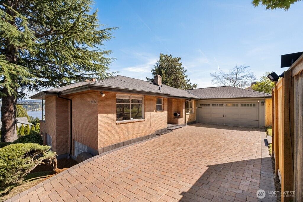 Property Photo:  6303  Wilson Avenue S  WA 98118 