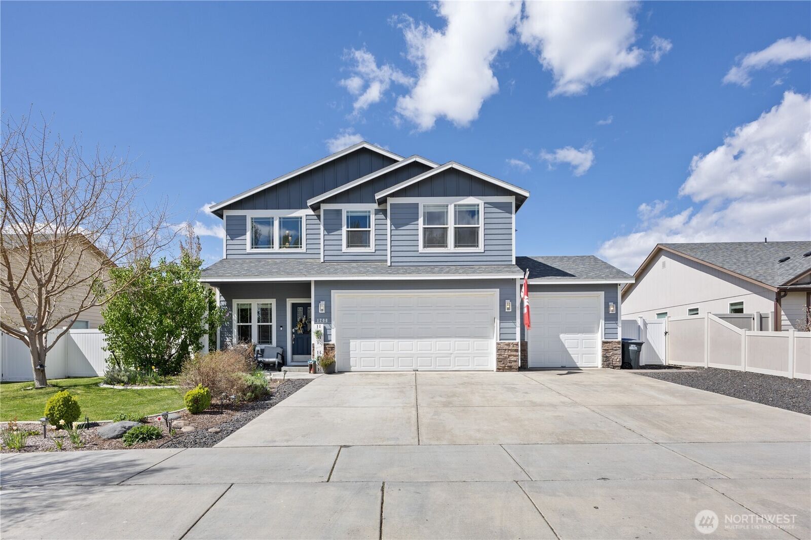 Property Photo:  1206 NE Fairway Drive  WA 98837 