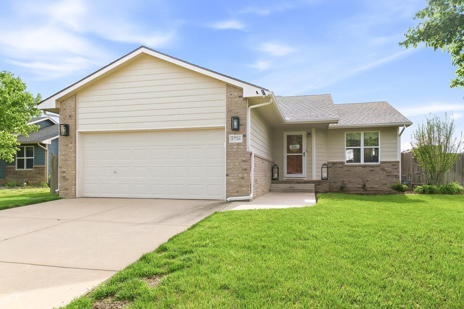 Property Photo:  1726 N Basswood Ct  KS 67002 
