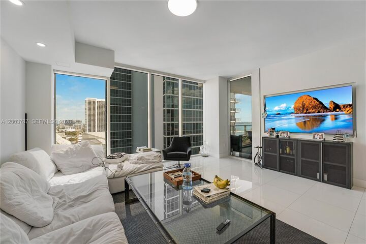 Property Photo:  1040 Biscayne Blvd 1905  FL 33132 