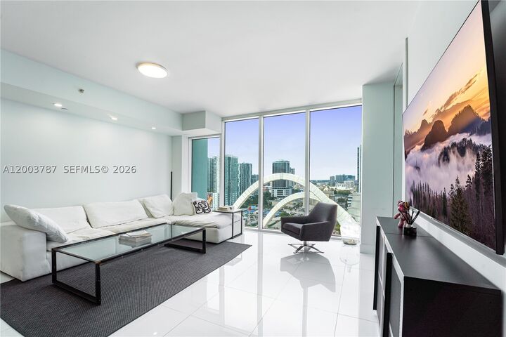 Property Photo:  1040 Biscayne Blvd 1905  FL 33132 