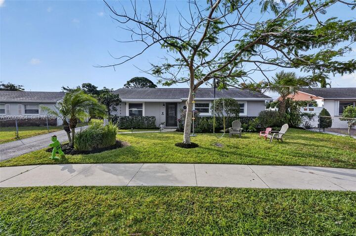 Property Photo:  219 E Whitney Dr  FL 33458 