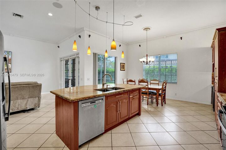 Property Photo:  1169 Peregrine Way  FL 33327 