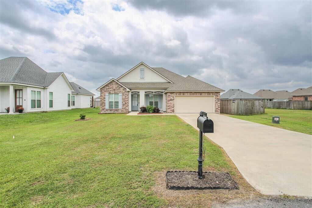 Property Photo:  1731 N Haniel Drive N  LA 70611 