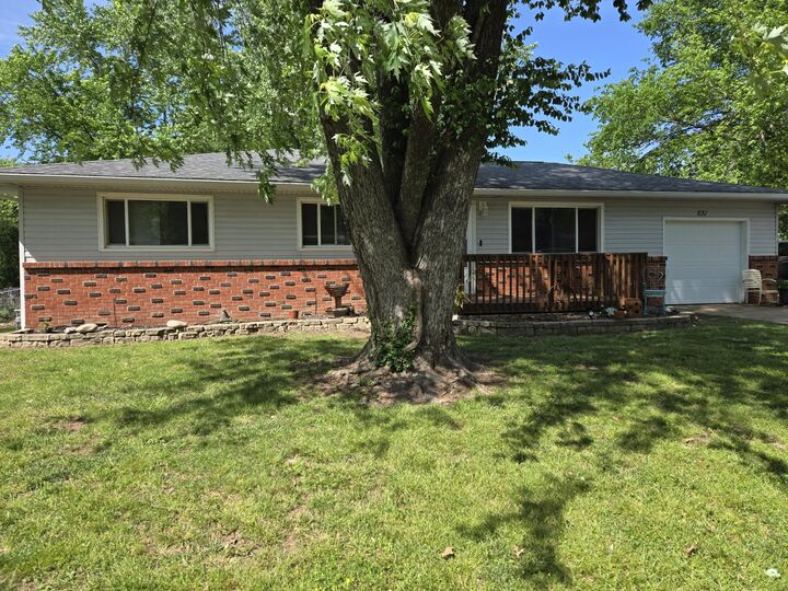 Property Photo:  651 W Pearl Street  MO 65605 