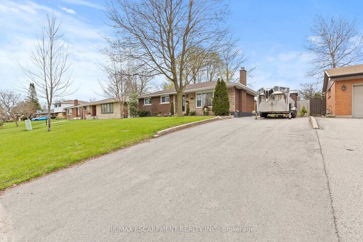 Property Photo: 45 Driftwood Drive ON N3R 3K2