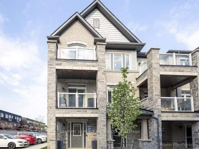 Photo de la propriété:  2584 Ladyfern Cross Avenue  ON L1X 0E6 