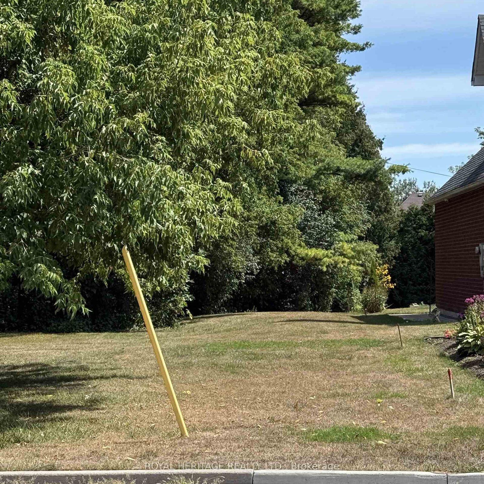 Property Photo:  1835 Pine Grove Avenue  ON L1V 1K7 