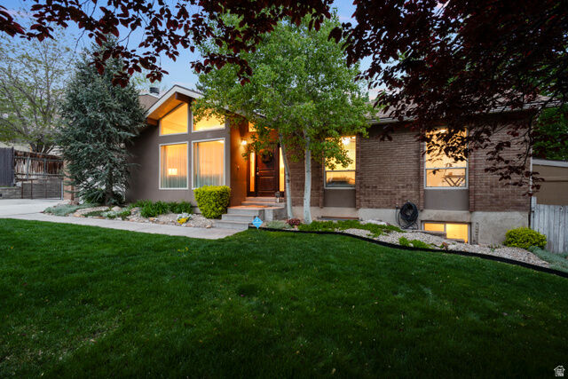 Property Photo:  9722 S Buttonwood Cir  UT 84092 